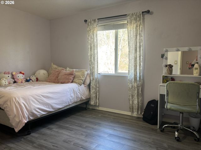 6074 PEBBLE Ct, Springfield, OR 97478