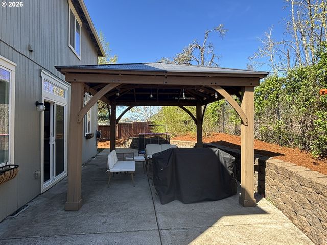 6074 PEBBLE Ct, Springfield, OR 97478