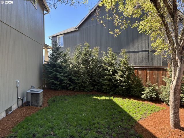 6074 PEBBLE Ct, Springfield, OR 97478