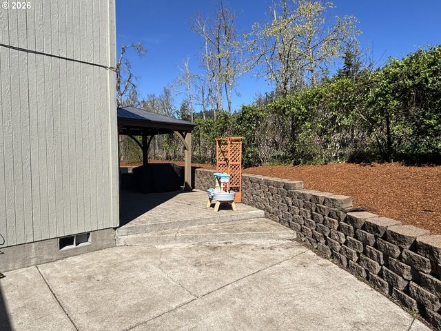 6074 PEBBLE Ct, Springfield, OR 97478