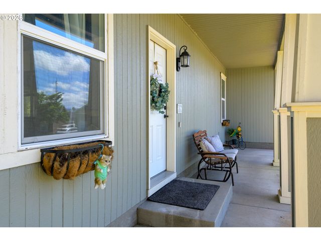 6074 PEBBLE Ct, Springfield, OR 97478