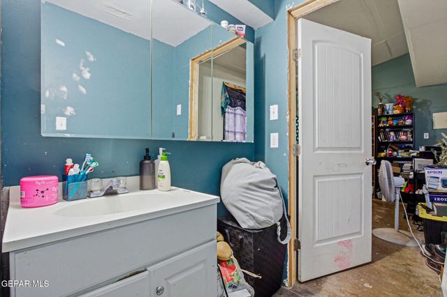 11540 Valle Palos Verdes Drive, Socorro, TX 79927