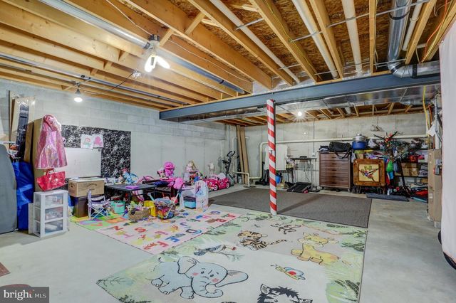 104 BATTENS CIR, Leola, PA 17540