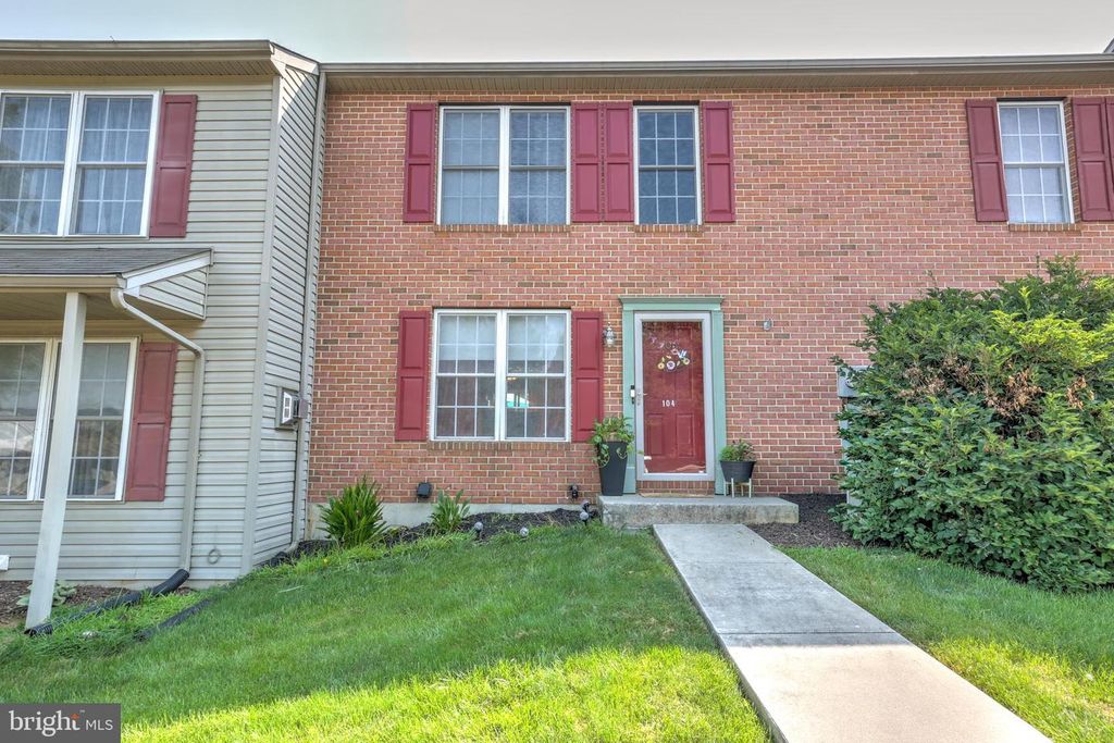 104 BATTENS CIR, Leola, PA 17540