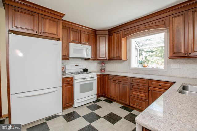 10 STEPHANIE LN, Hamilton, NJ 08691