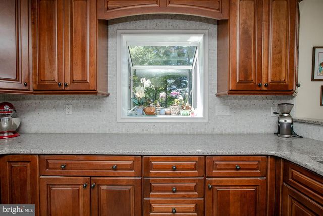 10 STEPHANIE LN, Hamilton, NJ 08691