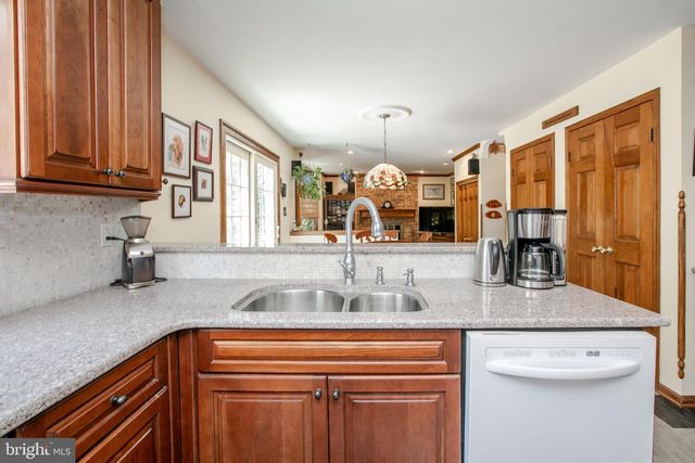 10 STEPHANIE LN, Hamilton, NJ 08691