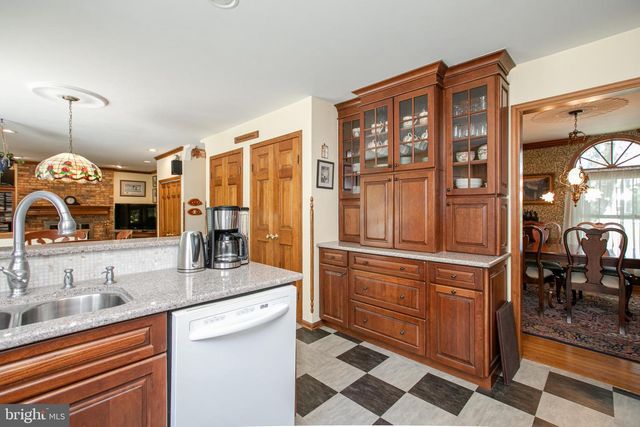 10 STEPHANIE LN, Hamilton, NJ 08691