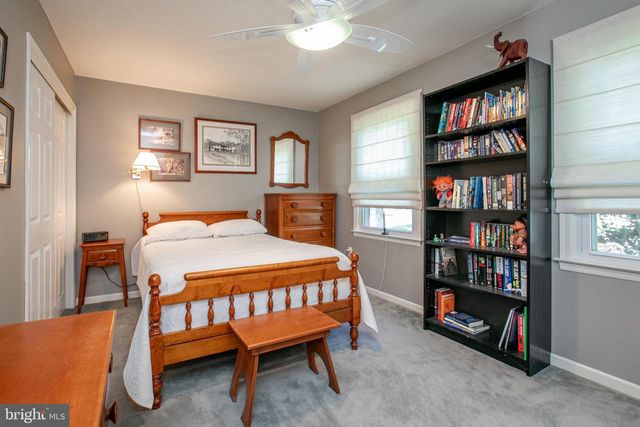 10 STEPHANIE LN, Hamilton, NJ 08691
