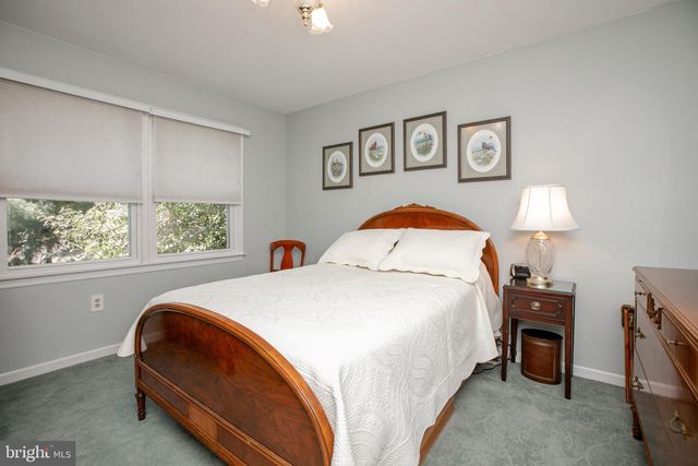 10 STEPHANIE LN, Hamilton, NJ 08691