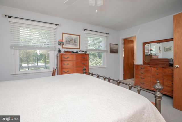 10 STEPHANIE LN, Hamilton, NJ 08691