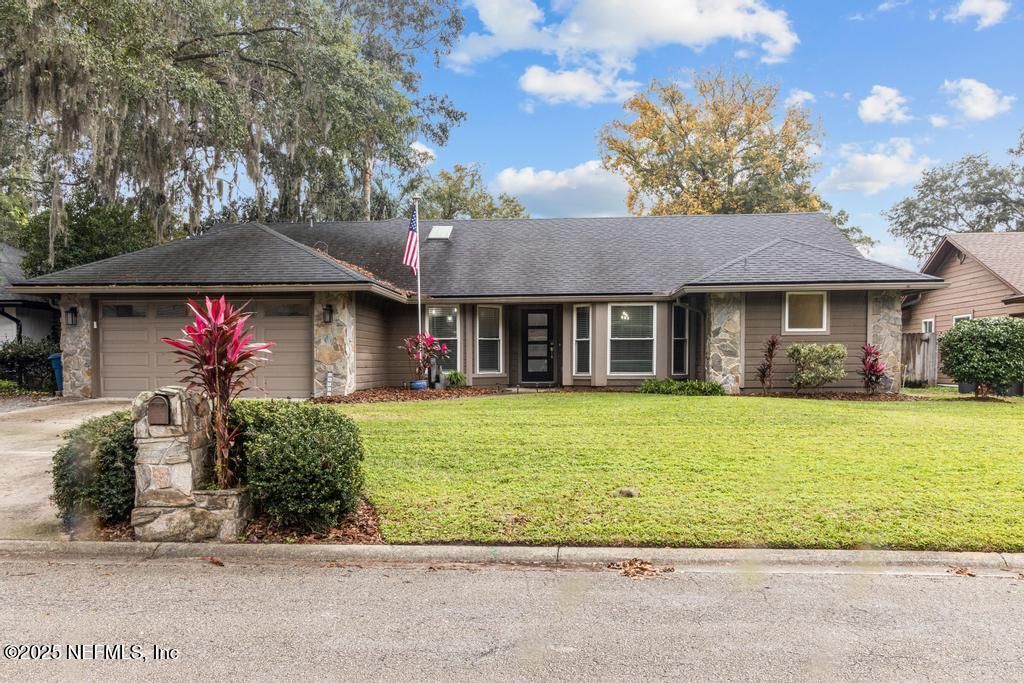 10942 BERKSHIRE Lane, Jacksonville, FL 32225