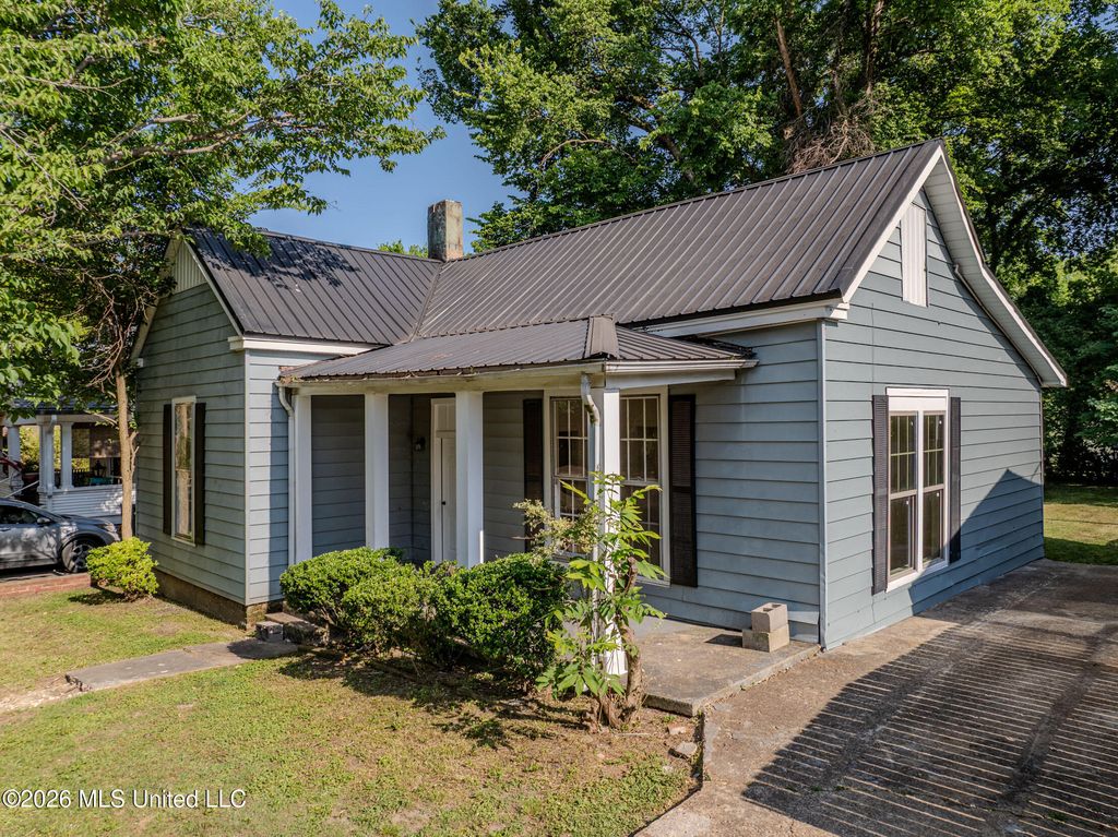 335 E College Avenue, Holly Springs, MS 38635 — photo 2