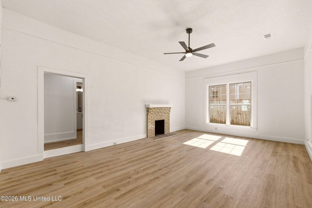 335 E College Avenue, Holly Springs, MS 38635 — photo 3
