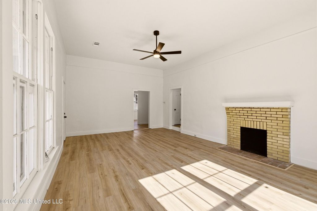 335 E College Avenue, Holly Springs, MS 38635 — photo 4