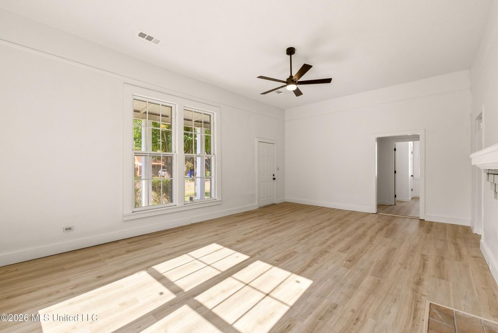 335 E College Avenue, Holly Springs, MS 38635 — photo 5