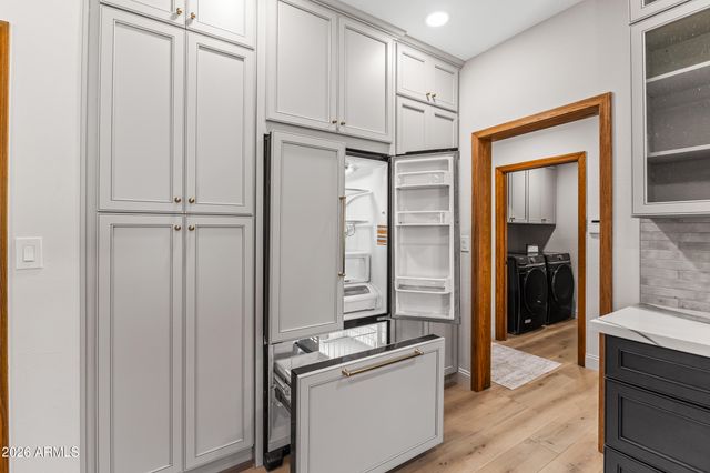 230 W MORTEN Avenue, Phoenix, AZ 85021