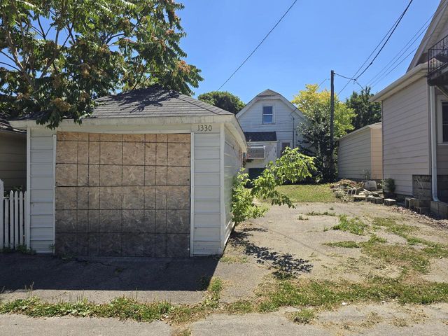 1330 W Euclid AVENUE, Milwaukee, WI 53215