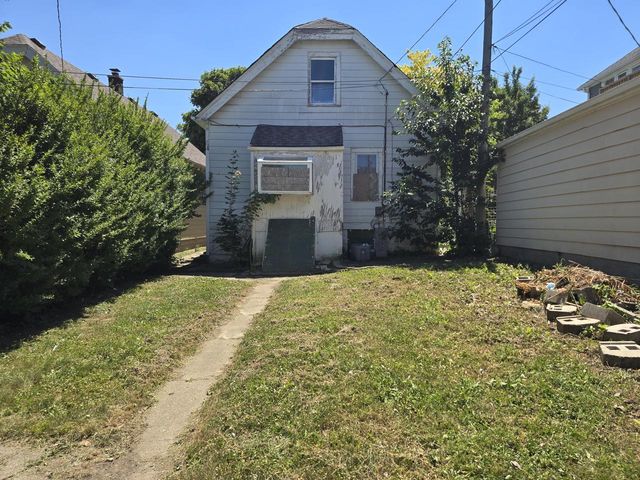 1330 W Euclid AVENUE, Milwaukee, WI 53215