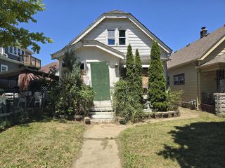 1330 W Euclid AVENUE, Milwaukee, WI 53215