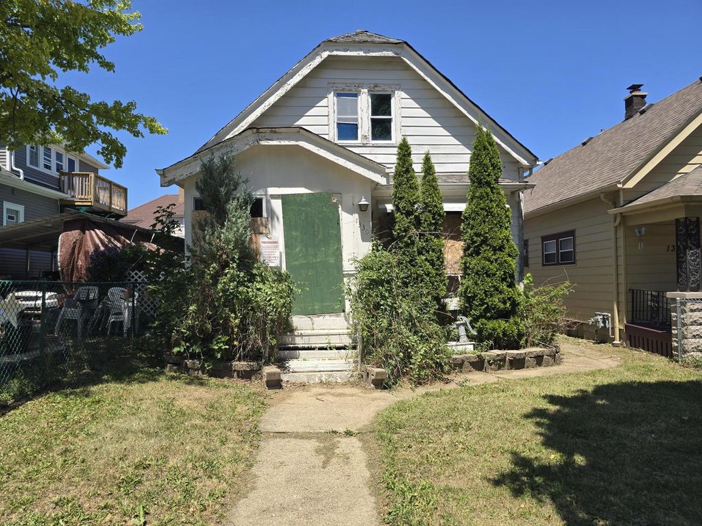 1330 W Euclid AVENUE, Milwaukee, WI 53215