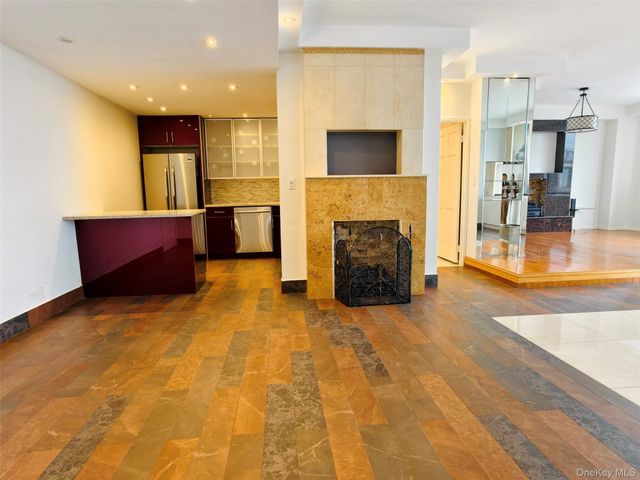 2 Bay Club Drive PHz3, Bayside, NY 11360