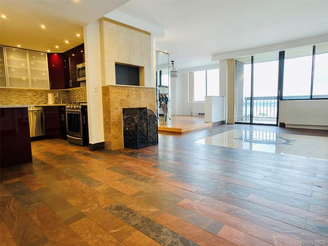 2 Bay Club Drive PHz3, Bayside, NY 11360