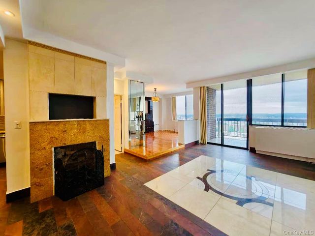 2 Bay Club Drive PHz3, Bayside, NY 11360