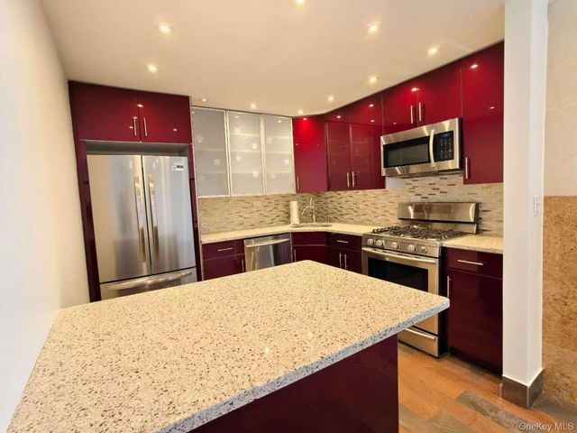 2 Bay Club Drive PHz3, Bayside, NY 11360