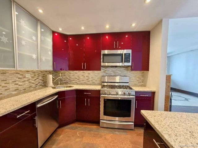 2 Bay Club Drive PHz3, Bayside, NY 11360
