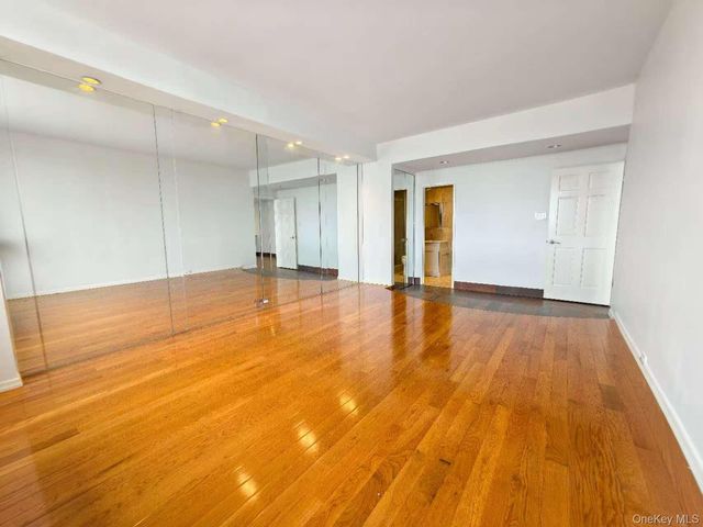 2 Bay Club Drive PHz3, Bayside, NY 11360
