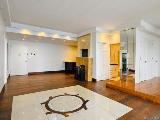2 Bay Club Drive PHz3, Bayside, NY 11360