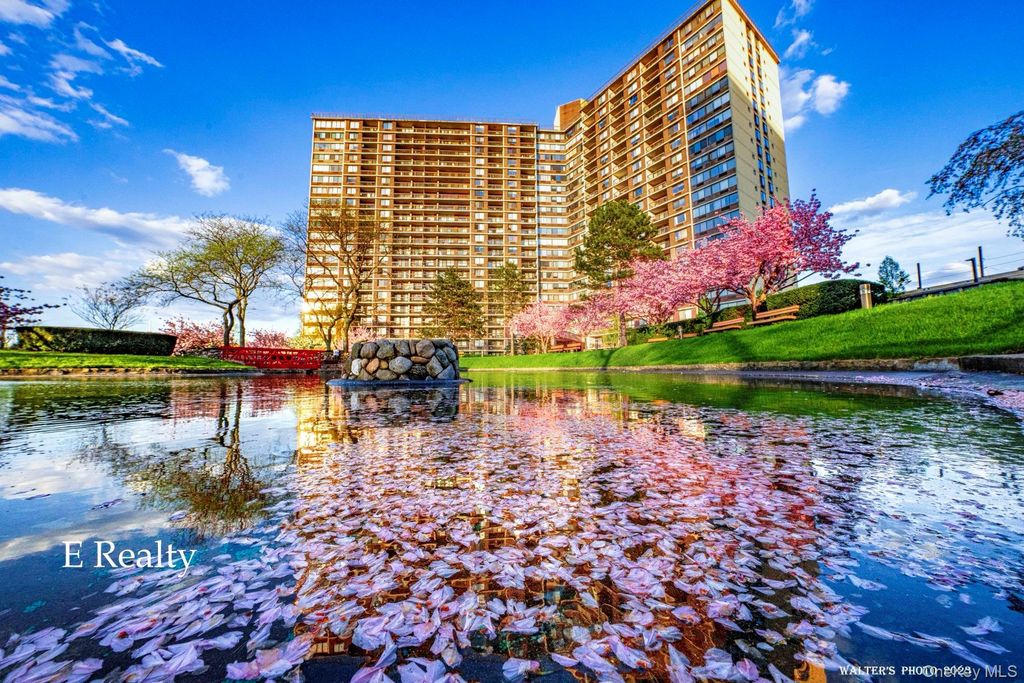 2 Bay Club Drive PHz3, Bayside, NY 11360