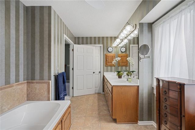3805 S Beatrice Drive, Independence, MO 64055