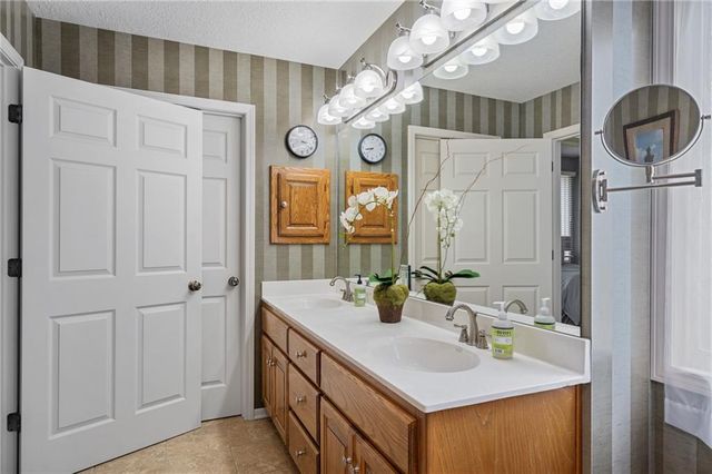 3805 S Beatrice Drive, Independence, MO 64055