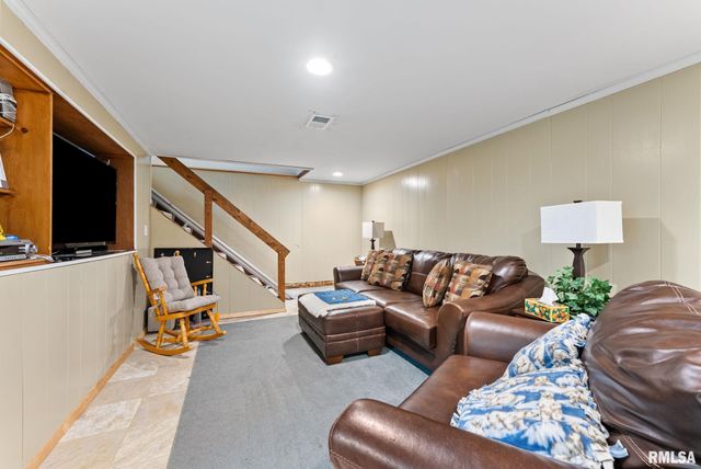 612 12TH Street, Silvis, IL 61282