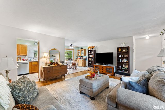 612 12TH Street, Silvis, IL 61282