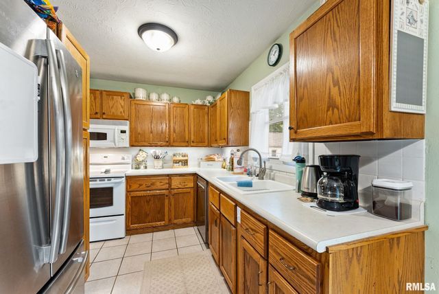 612 12TH Street, Silvis, IL 61282