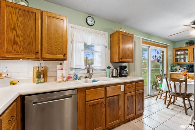 612 12TH Street, Silvis, IL 61282