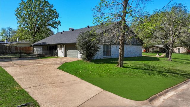 108 Mark Pl, Kilgore, TX 75662