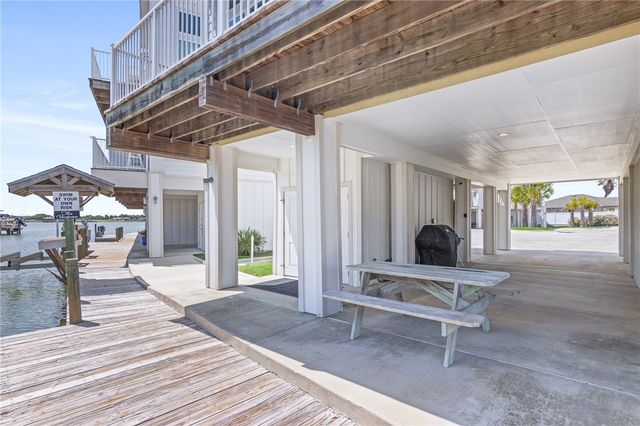 38 Mazatlan Dr, Rockport, TX 78382