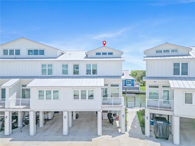 38 Mazatlan Dr, Rockport, TX 78382