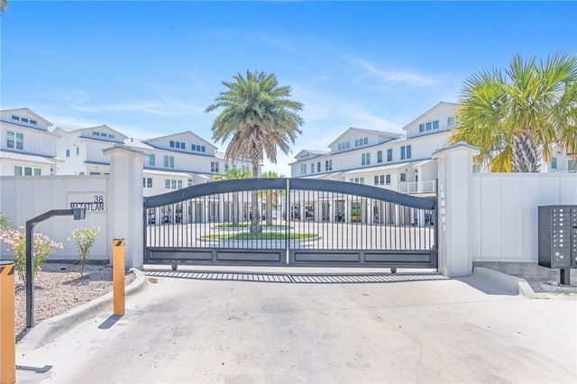 38 Mazatlan Dr, Rockport, TX 78382