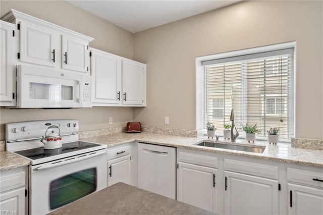 2056 Nicklaus DR, Suffolk, VA 23435
