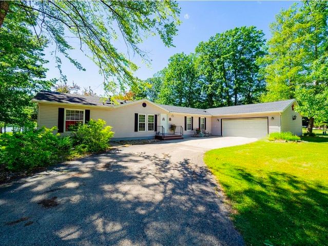 84 Thelen Drive, Cheshire Twp, MI 49055