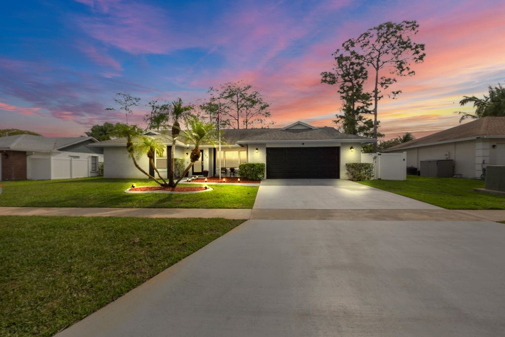 125 Parkwood Drive, Royal Palm Beach, FL 33411