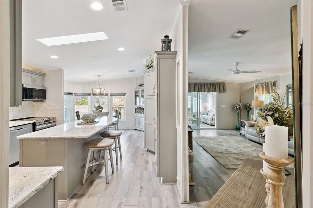 Image 12 of property listing at 8568 BREEZE HILL DRIVE, Lake Wales, FL 33898