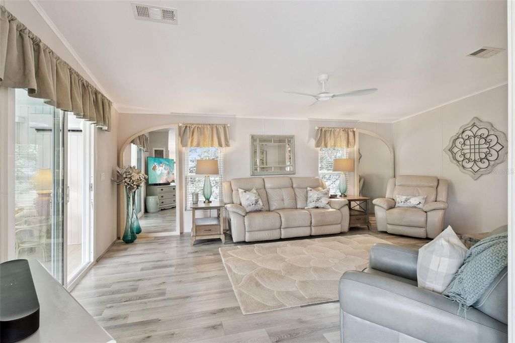 Image 6 of property listing at 8568 BREEZE HILL DRIVE, Lake Wales, FL 33898