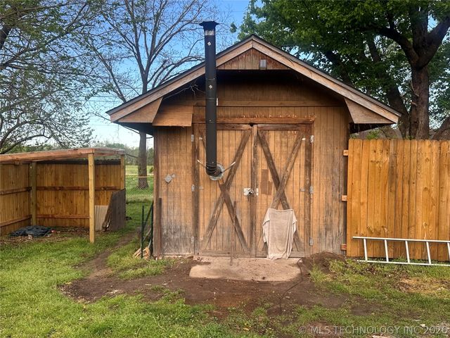 1106 N Sherman Avenue, Okmulgee, OK 74447