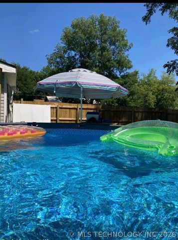 1106 N Sherman Avenue, Okmulgee, OK 74447